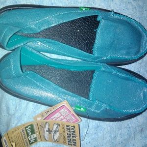 Brand new /NWT Sanuk size 8